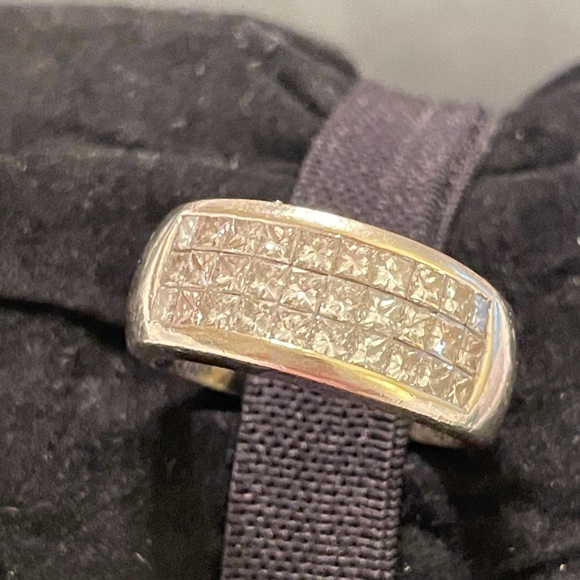 🌲Gorgeous diamond ring 18 karat gold price reduction &FIRM! - Picture 2 of 7